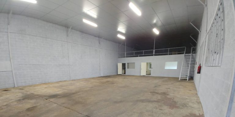 Hangar à louer proche du Mans - Location box garage Le Mans